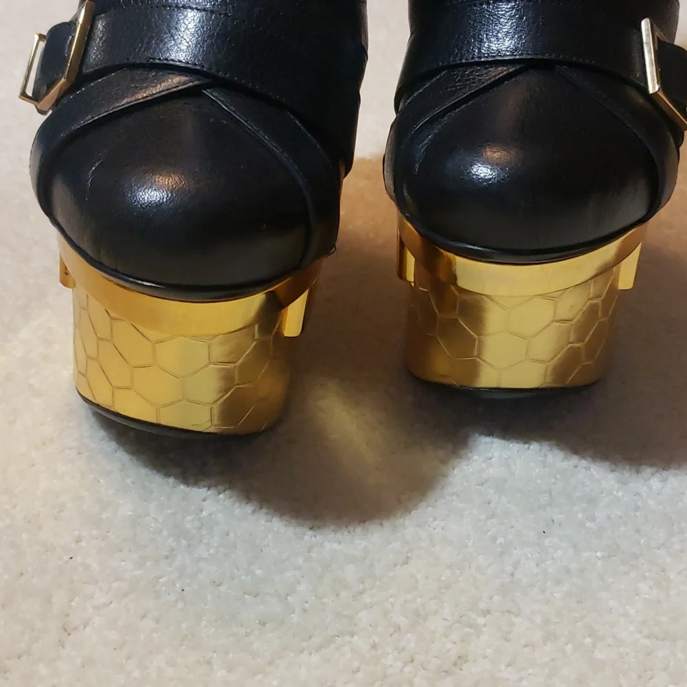 Versace size 39 color black leather 100% Authentic - Picture 10 of 17
